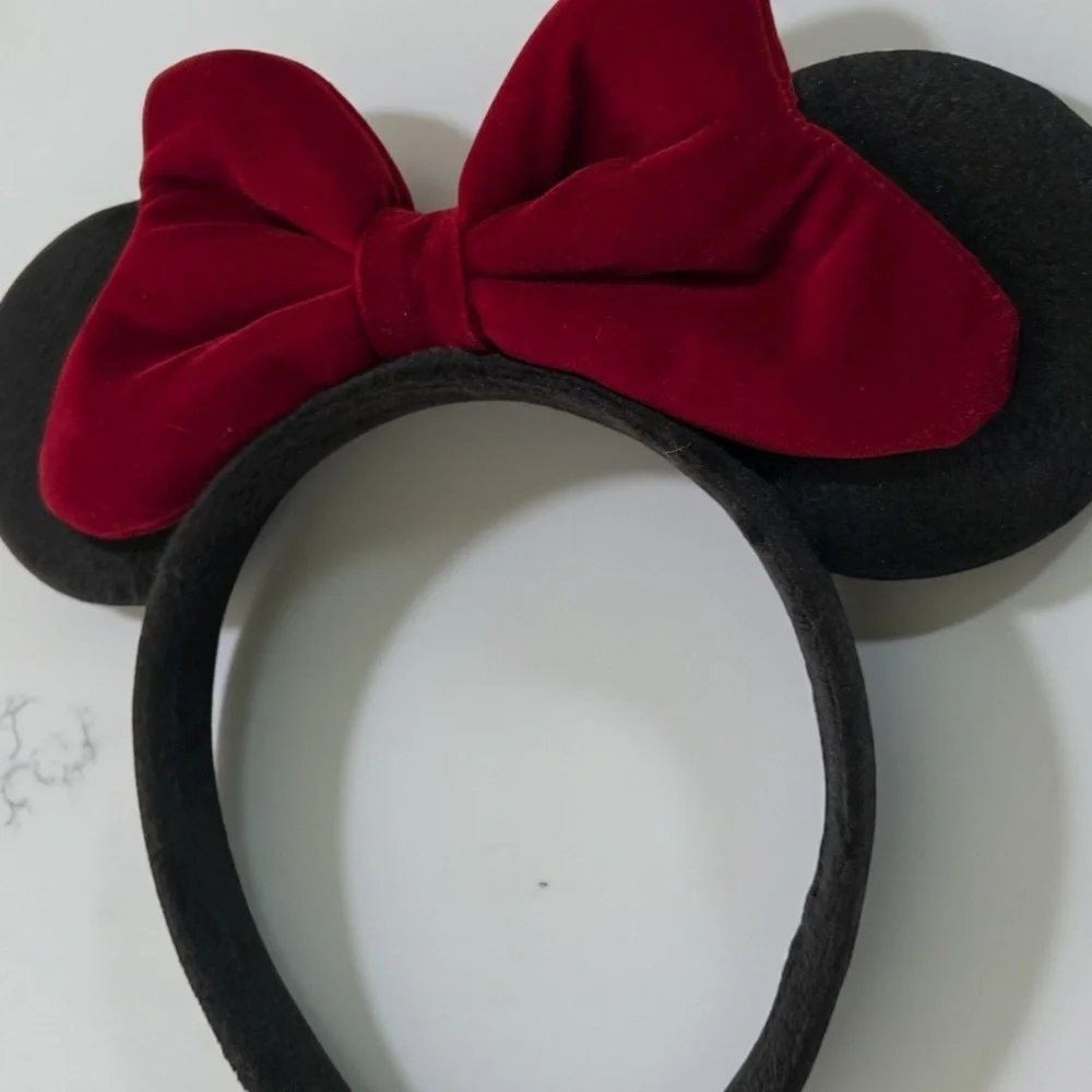 Minnie Mouse Red Bow